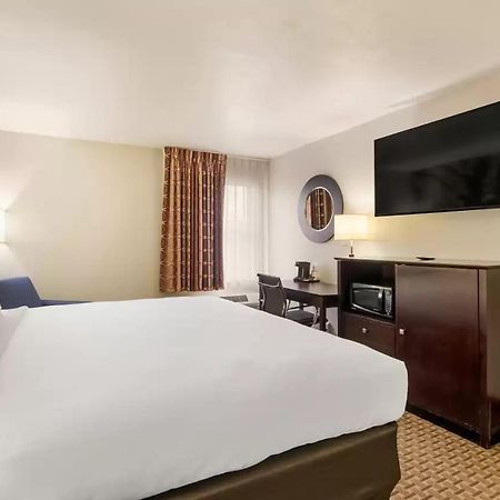 Clarion Pointe Hotel อาบิงดอน ภายนอก รูปภาพ